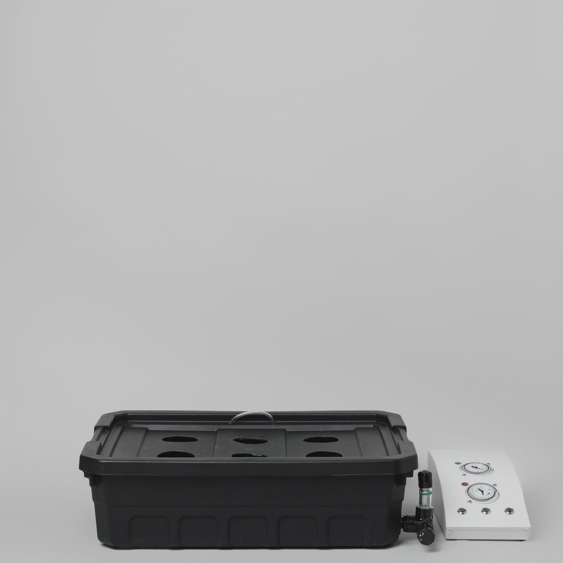 A gif of the Silogro indoor grow box